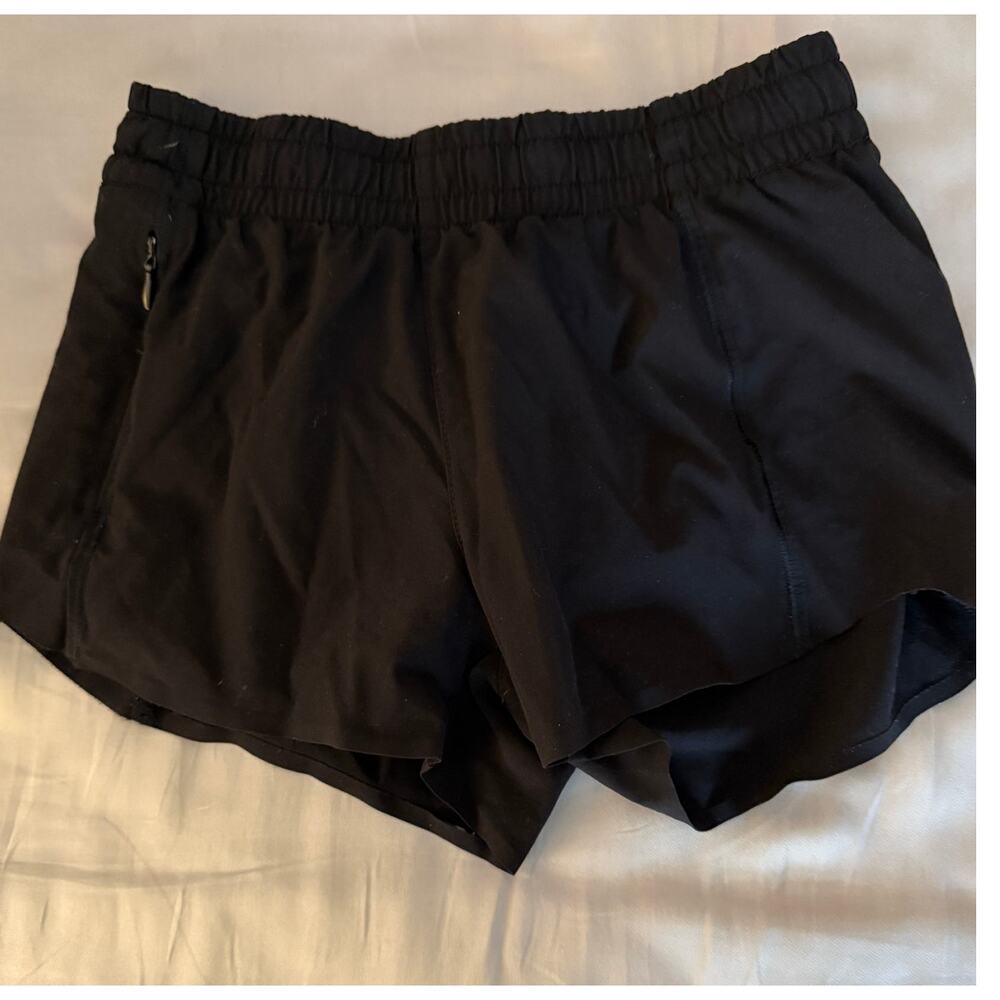 Athleta black heart the hustle 2.5 inch short size 8-10